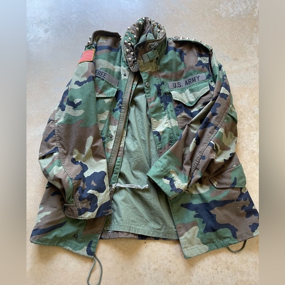 U.S. Army Combat Uniform Custom Jacket
Camouflage Pattern
Size Small - Picture 1 of 5